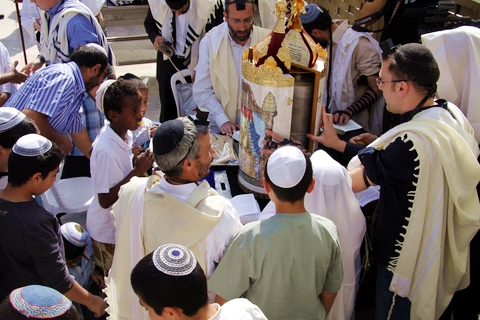 bar mitzvah-wailing-wall-Torah