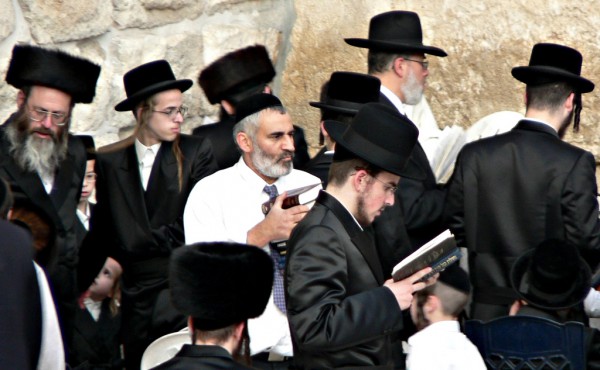 Western-wall-prayer