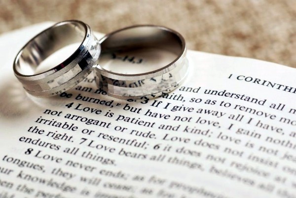 1-Corinthians-13 Wedding Rings and Bible