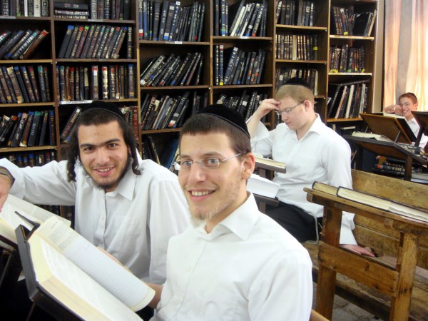 yeshiva-students-Jewish-seminary