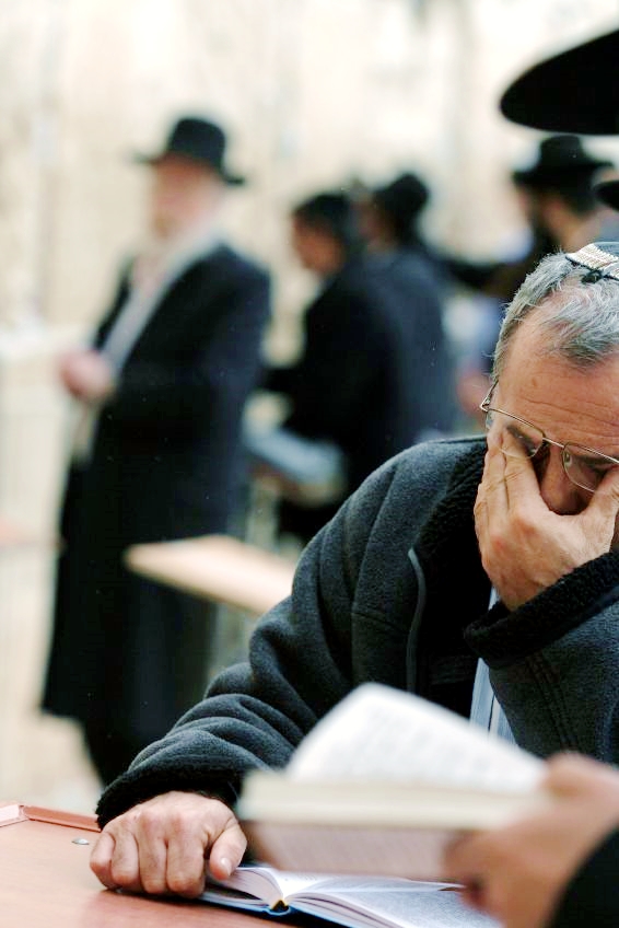 Kotel-Western-Wall-prayer