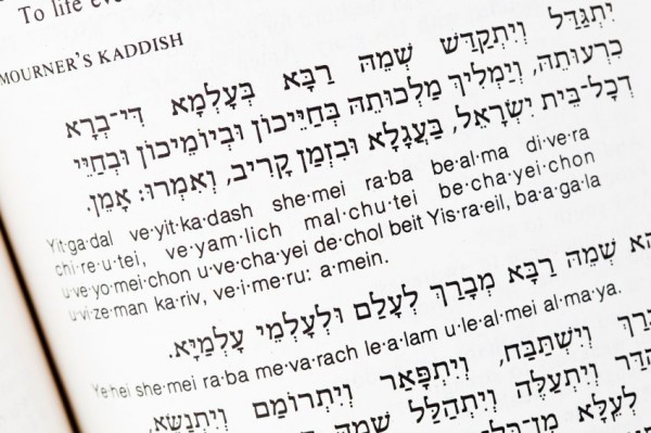 Mourner-Kaddish-Jewish-prayer-book-siddur