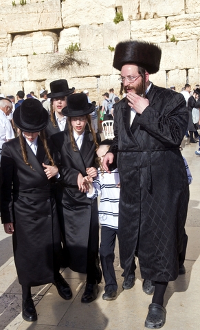 family-Kotel-Passover