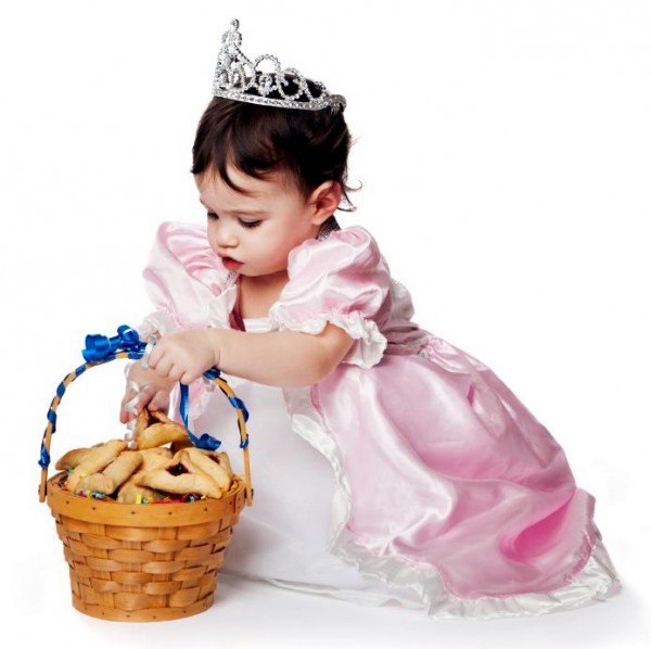 Esther-Jewish girl-basket-Purim-cookies