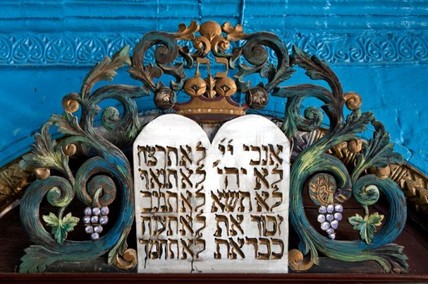 ark-commandments-ornate-Torah