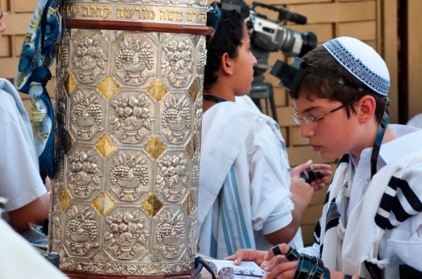 kotel-tefillin-Torah-bar mitzvah