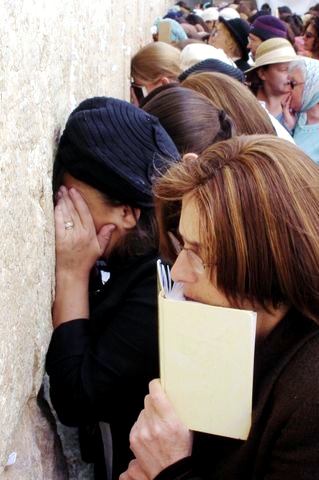 Women-pray-Western (Wailing) Wall-Jerusalem