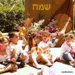 Shavuot, Simcha, Israeli children