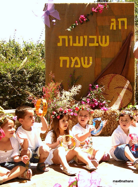 Shavuot-Pentecost-Festival-Israeli Children