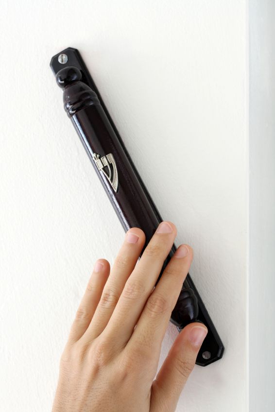 hand-finger-mezuzah