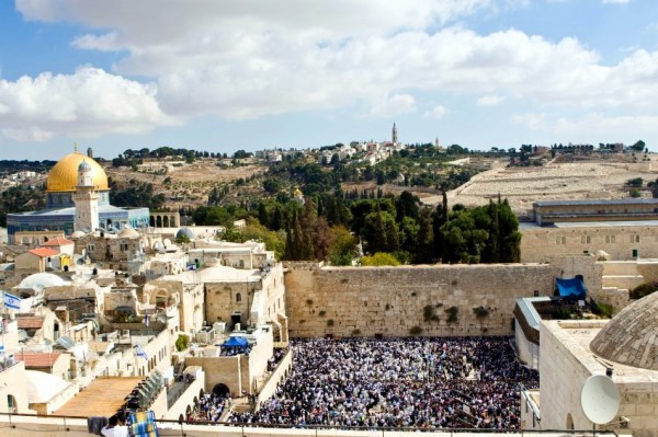 Kotel-crowd