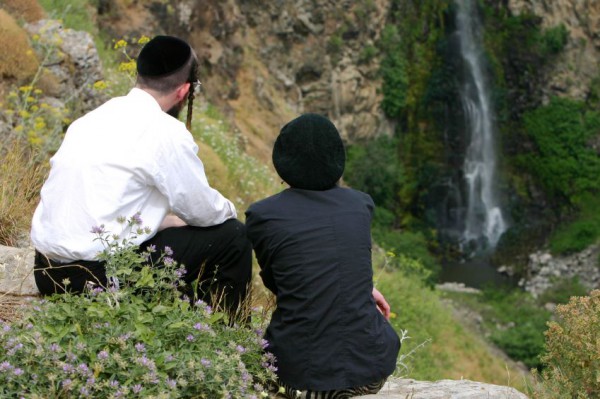 Orthodox Israeli couple-romantic moment-Israel