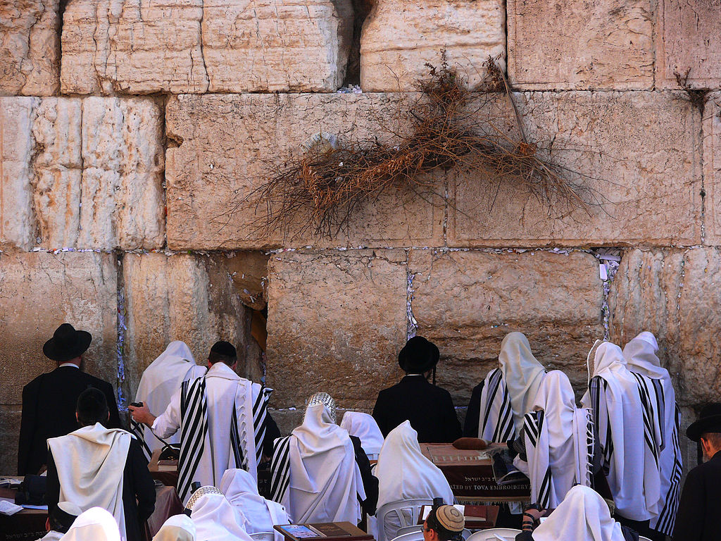 Jews-pray-at-the-Western-Wall