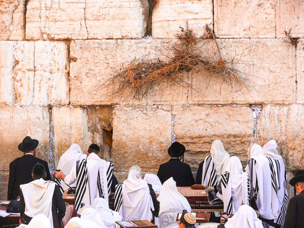 Jews-pray-Western Wall