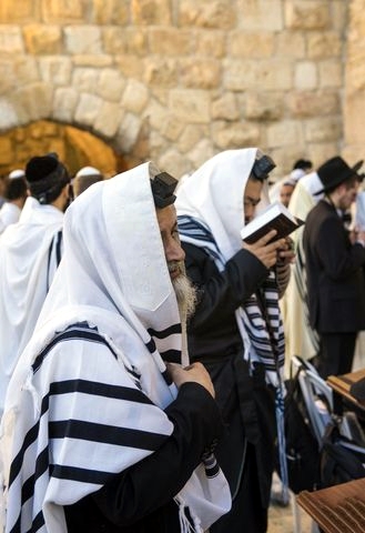 Western-Wall-prayer-tallit