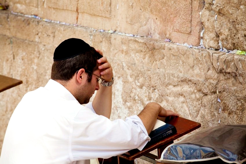 Praying-Western-Jewish man