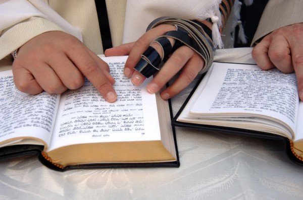 Reading Torah-siddur-tefillin 