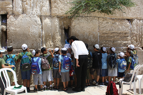 Israeli children-praying-Kotel-Western (Wailing) Wall