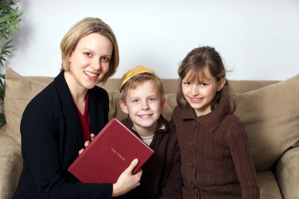 Mother-children-English-Hebrew-version-Torah