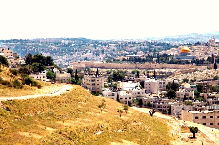 path-hill-outside-Old-City-Jerusalem-Temple-Mount-view