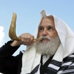 Rabbi blowing shofar