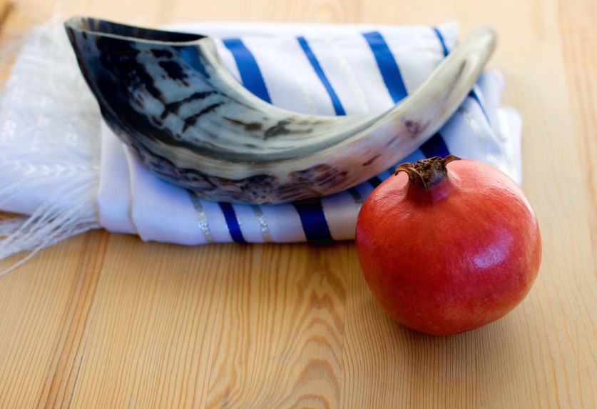 Shofar-tallit-prayer-shawl-pomegranate