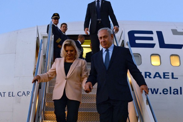 Prime Minister Netanyahu-Sara-Getting Off-El-Al