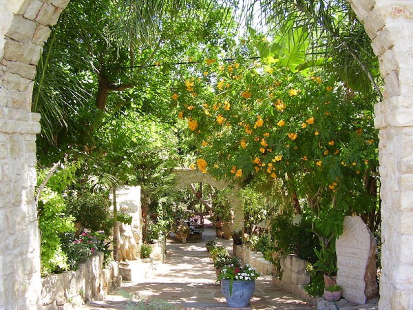 PikiWiki-Israel-5035-entrance-to-el-mona-garden