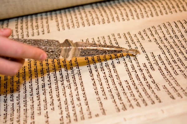 torah-pointer-yad