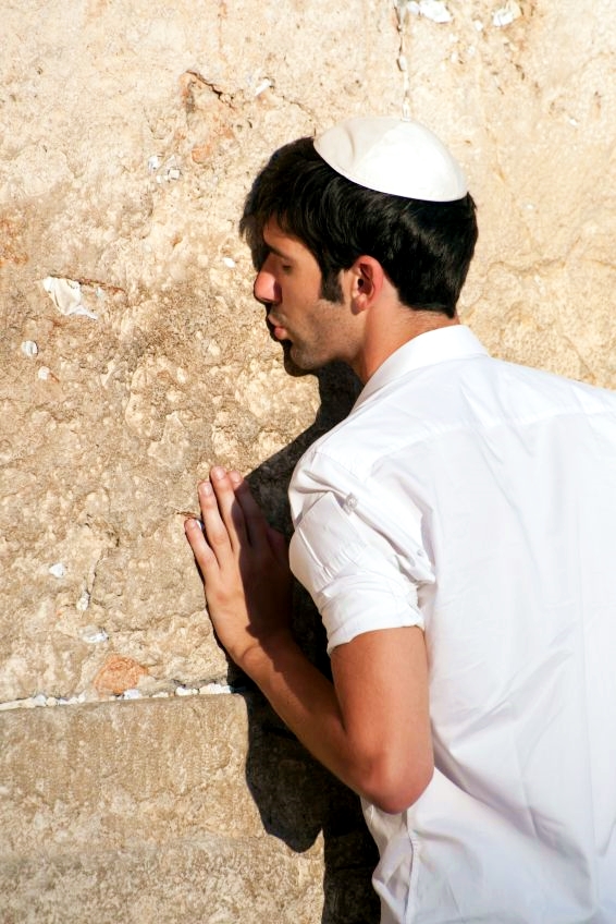 Kippah-Pray-Western-Wall