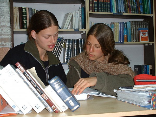 students-Midreshet Shilat-seminary-Shomron-Samaria