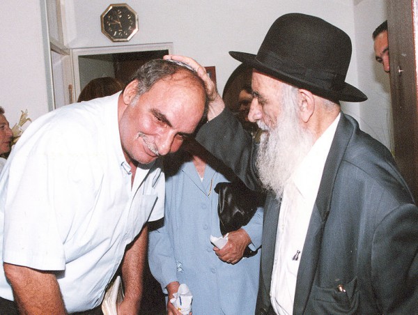 Ultra-Orthodox Rabbi-Blesses-Jew