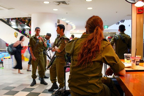 soldiers-at-Jerusalem-Central-bus-station