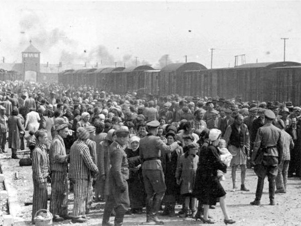 Birkenau-selection-Jewish ramp-Auschwitz