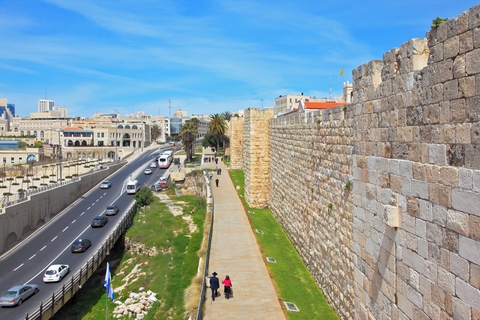 Walls-Jerusalem-Shabbat-Traffic