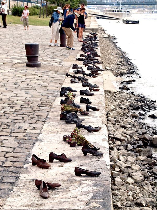 Shoes-Danube Promenade memorial