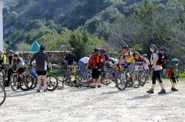 Israeli-families-cycling