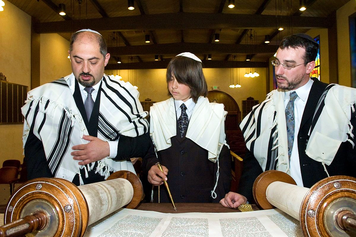 Michael-Bar-Mitzvah-Torah-reading