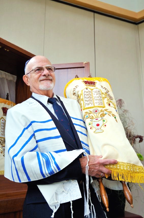 carrying-Torah