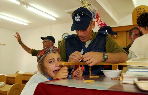 Israeli child-Gush Katif-synagogue settlement-dismantled 2005-Israel's Disengagement plan