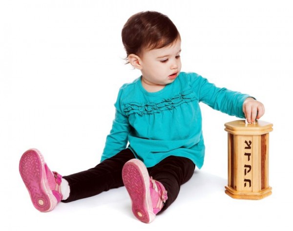 tzedakah-pushke-toddler