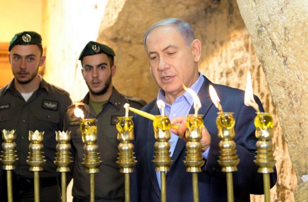 Netanyahu-Chanukah-hanukkiah-Western Wall-Kotel