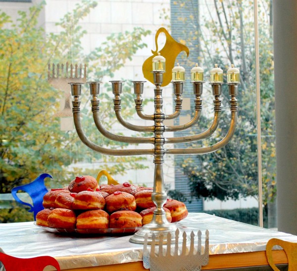 Chanukah-hanukkah-menorah-hanukkia-sufganiyot-fourth-day