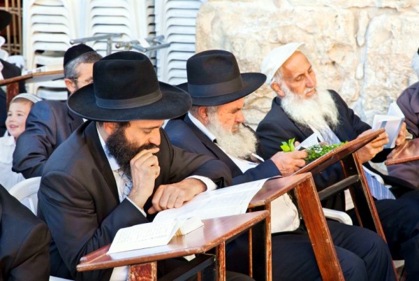 Chasidic-Jewish-Men-Jerusalem-Sukkot