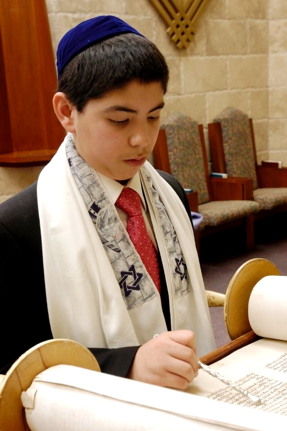 13 year old-Jewish boy-reads-Torah-first time