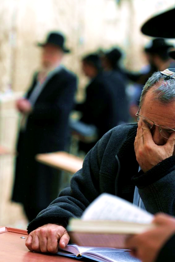 Prayer-siddur-Kotel-Jerusalem