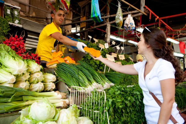 A Jewish woman shops in Tel Aviv's Carmel Market (Photo by Dana Friedlander / Go Israel)