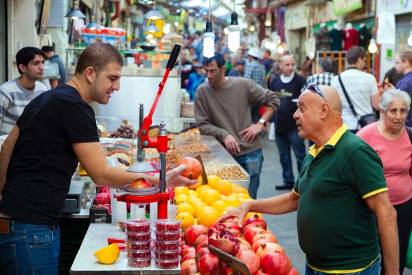 Seven Species-pomegranate-dates-fruit stall-cardiac health