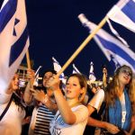 Carrying flags on Jerusalem Day