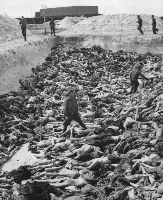 Bergen Belsen-Klein-mass grave-Holocaust